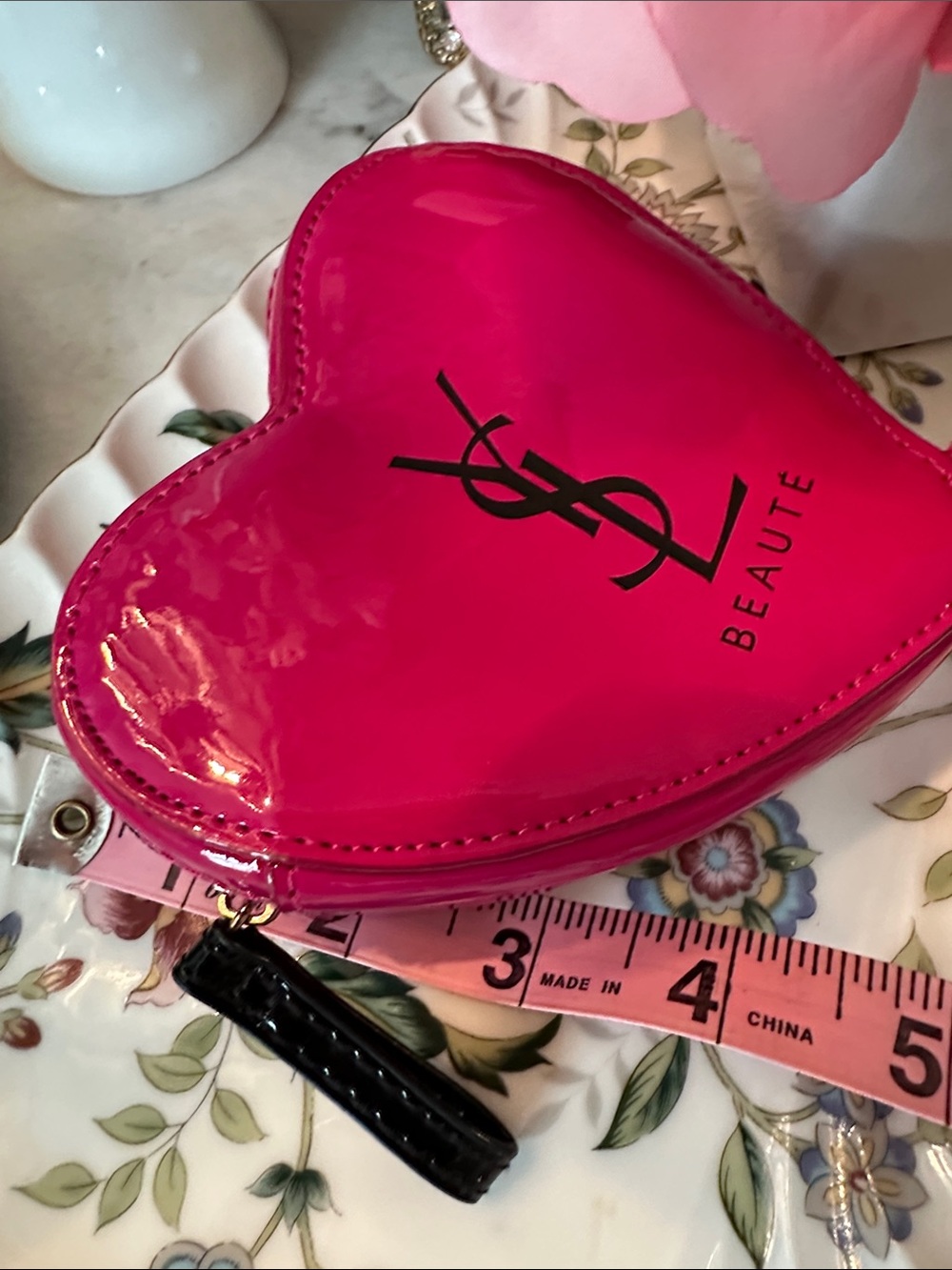 Aunthentic Yves Saint Laurent Pink Patent Heart Cosmetic Bag - Picture 7 of 8